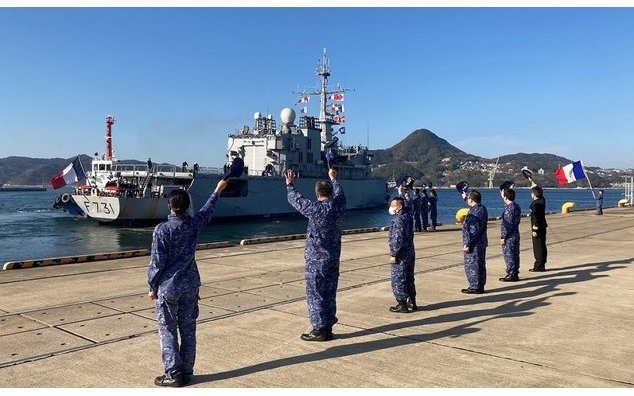 フリゲート艦「プレリアル」が海上自衛隊佐世保基地を出港